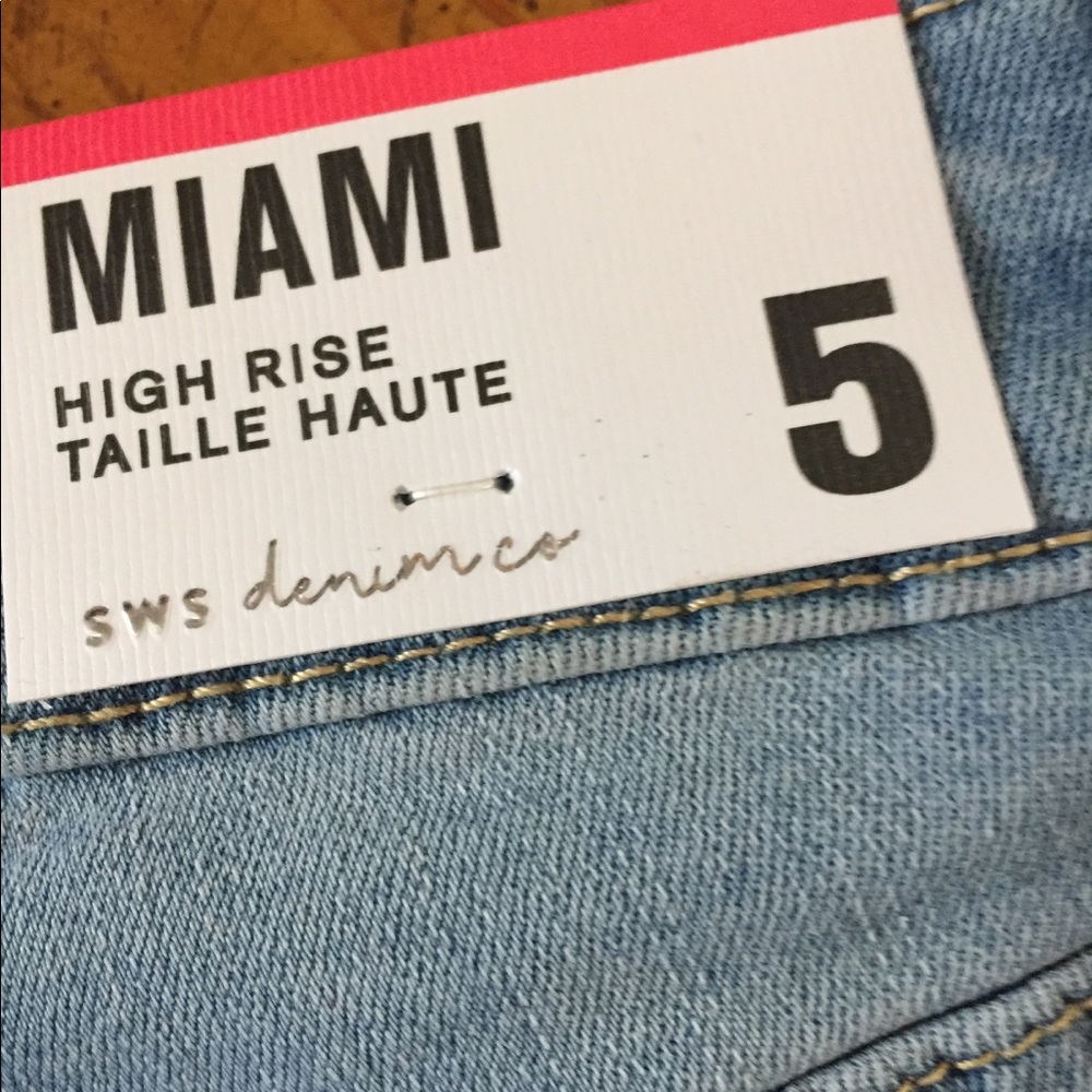 Shorts - Picture 6 of 9